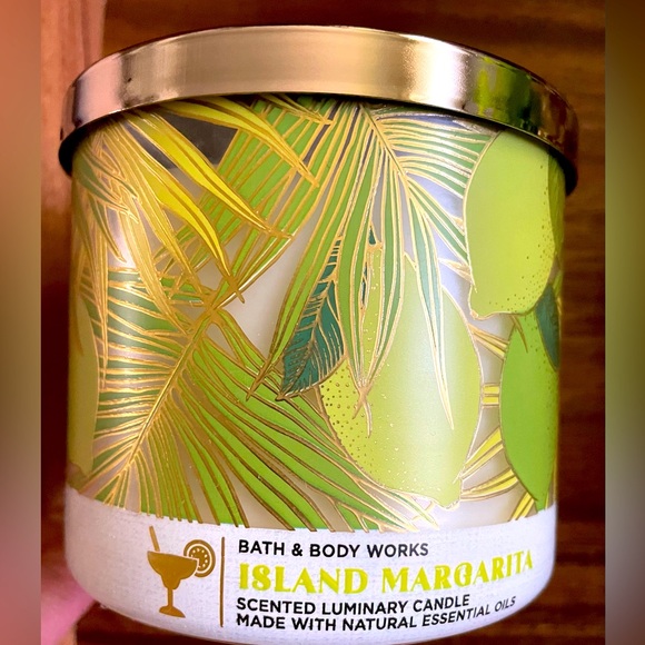 Gorgeous Bath & Body Works Candle and Pinapple Holder, NWT! - Picture 5 of 13